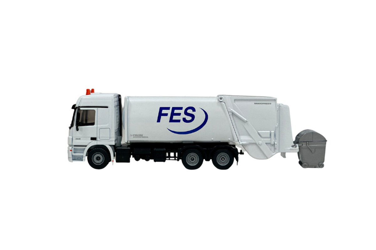 Miniaturmodell Müllwagen von SIKU in Weiß-Blau